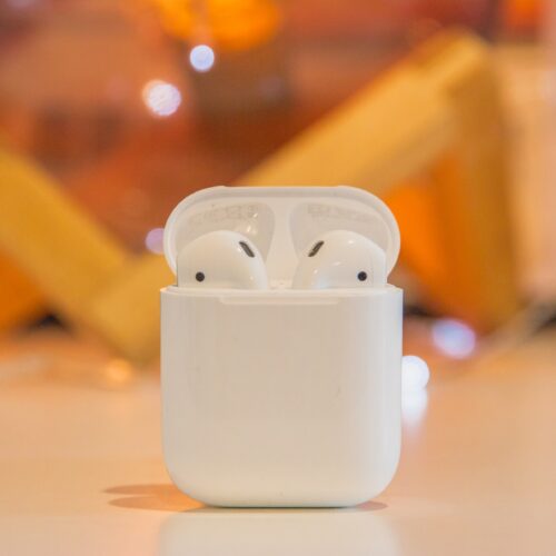 Apple AirPods with Charging Case (Wired)