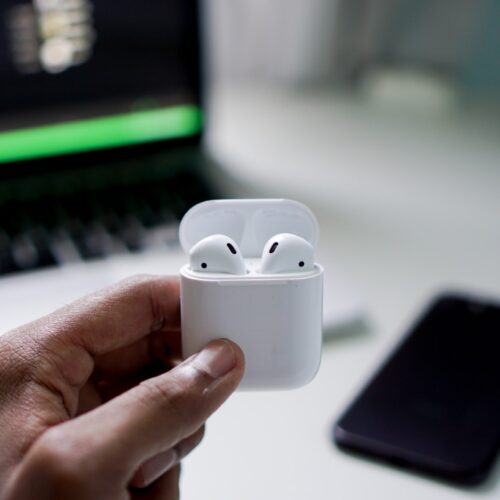 Apple AirPods with Wireless Charging Case